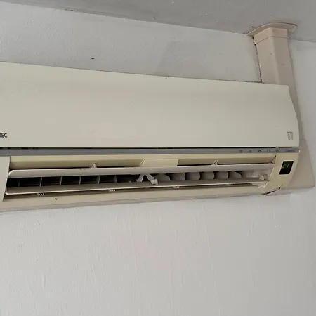 Maison Dans Village Calme A La